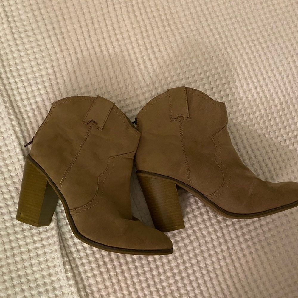 Faux suede brown western booties. Size 11